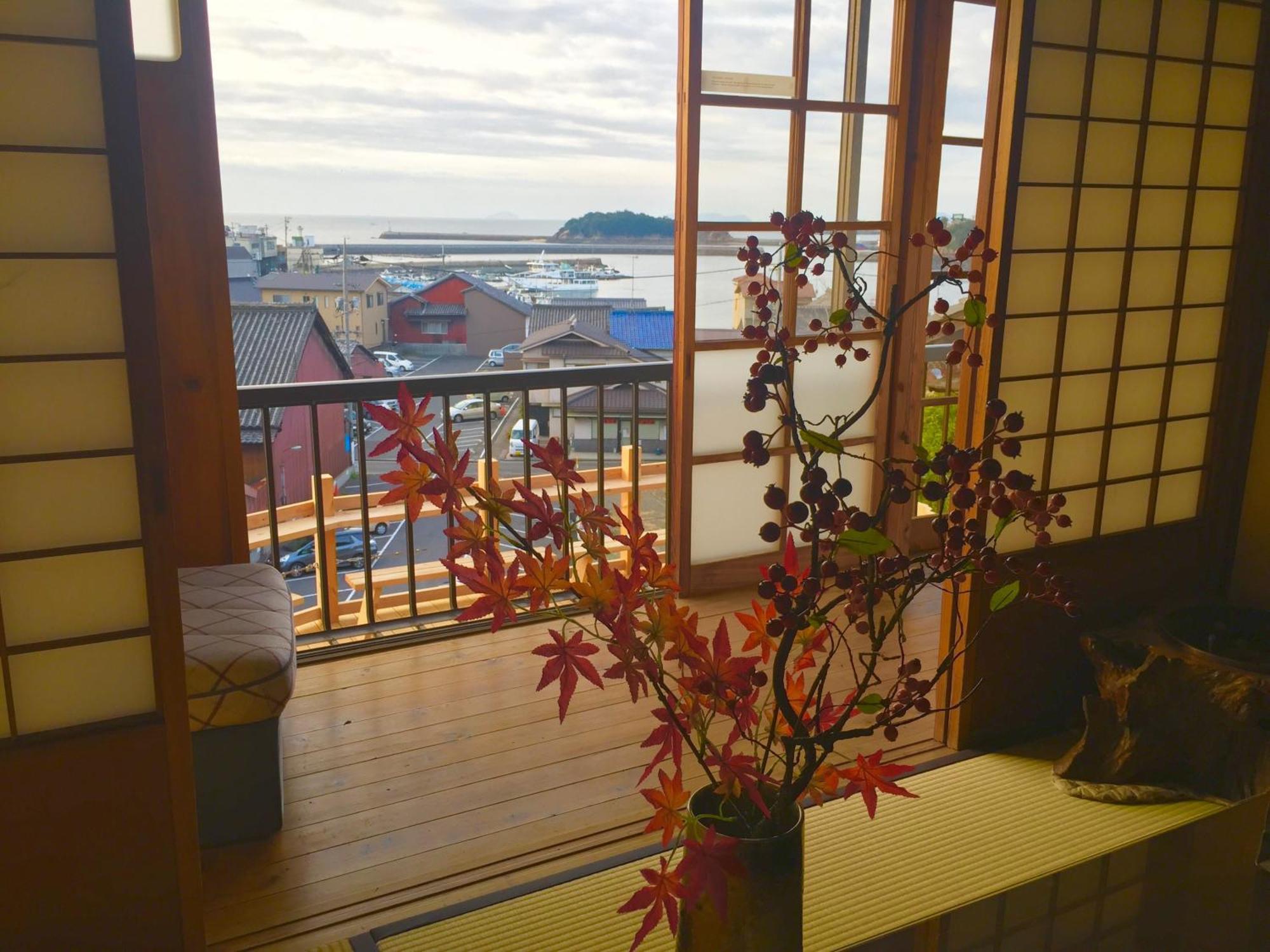 城跡石垣上の絶景古民家宿 鞆城茶屋庵 Tomo Bagian luar foto