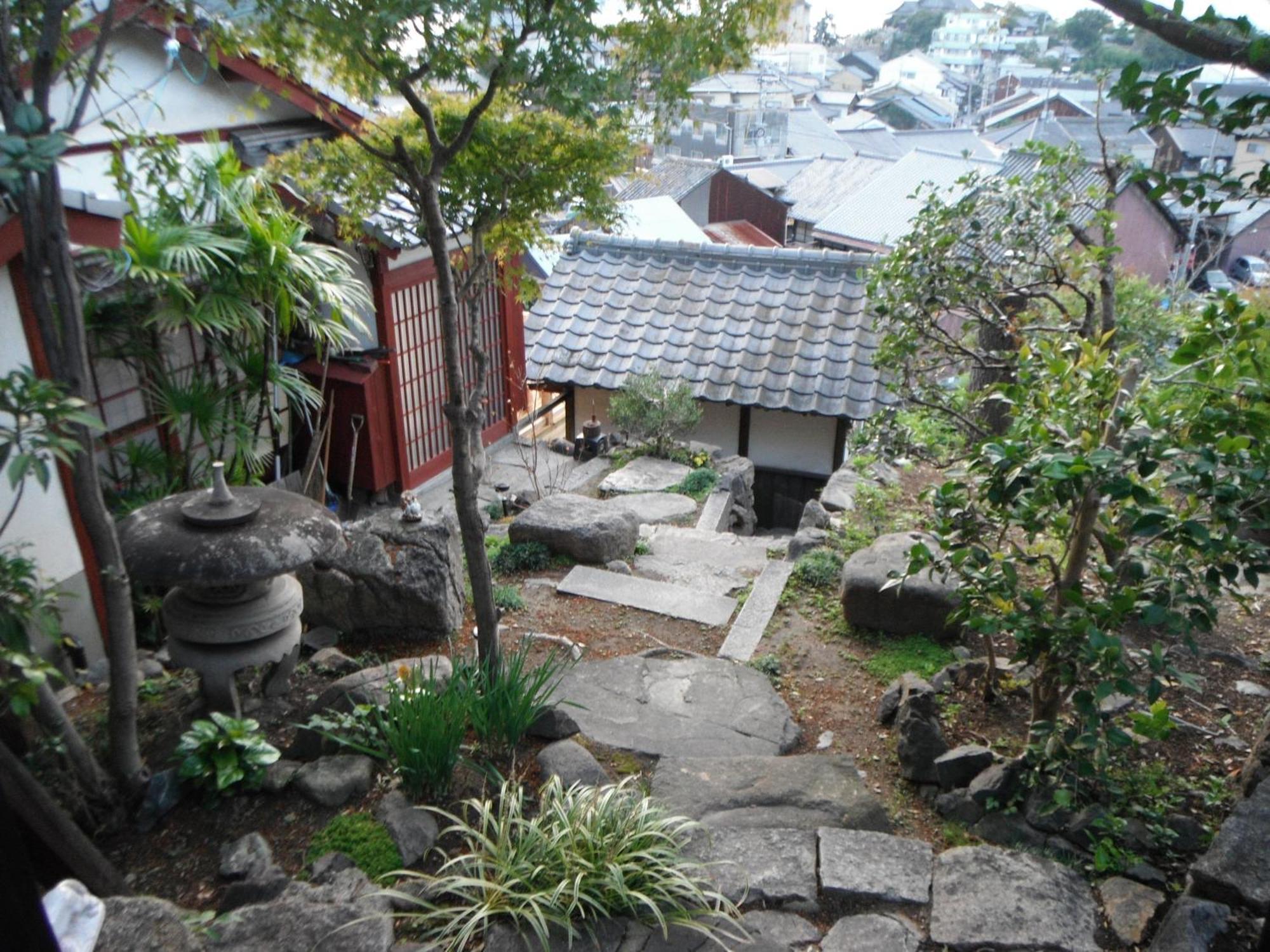城跡石垣上の絶景古民家宿 鞆城茶屋庵 Tomo Bagian luar foto