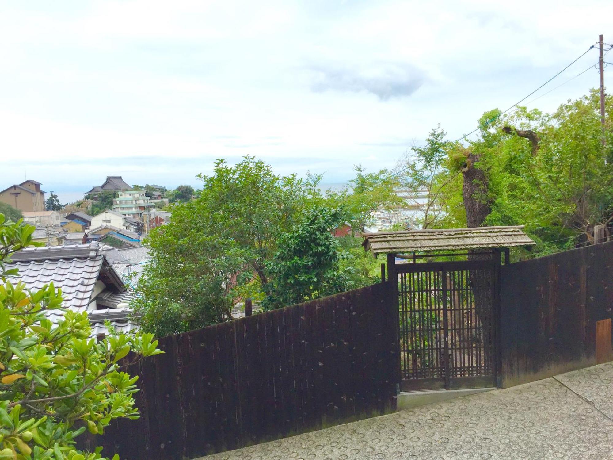 城跡石垣上の絶景古民家宿 鞆城茶屋庵 Tomo Bagian luar foto