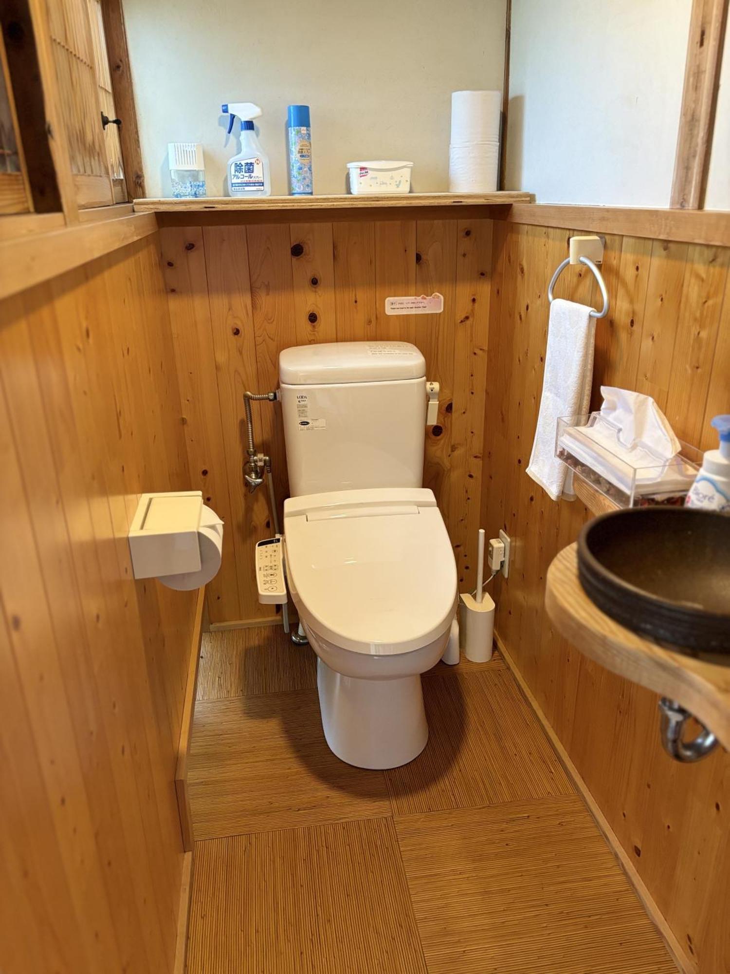 城跡石垣上の絶景古民家宿 鞆城茶屋庵 Tomo Bagian luar foto